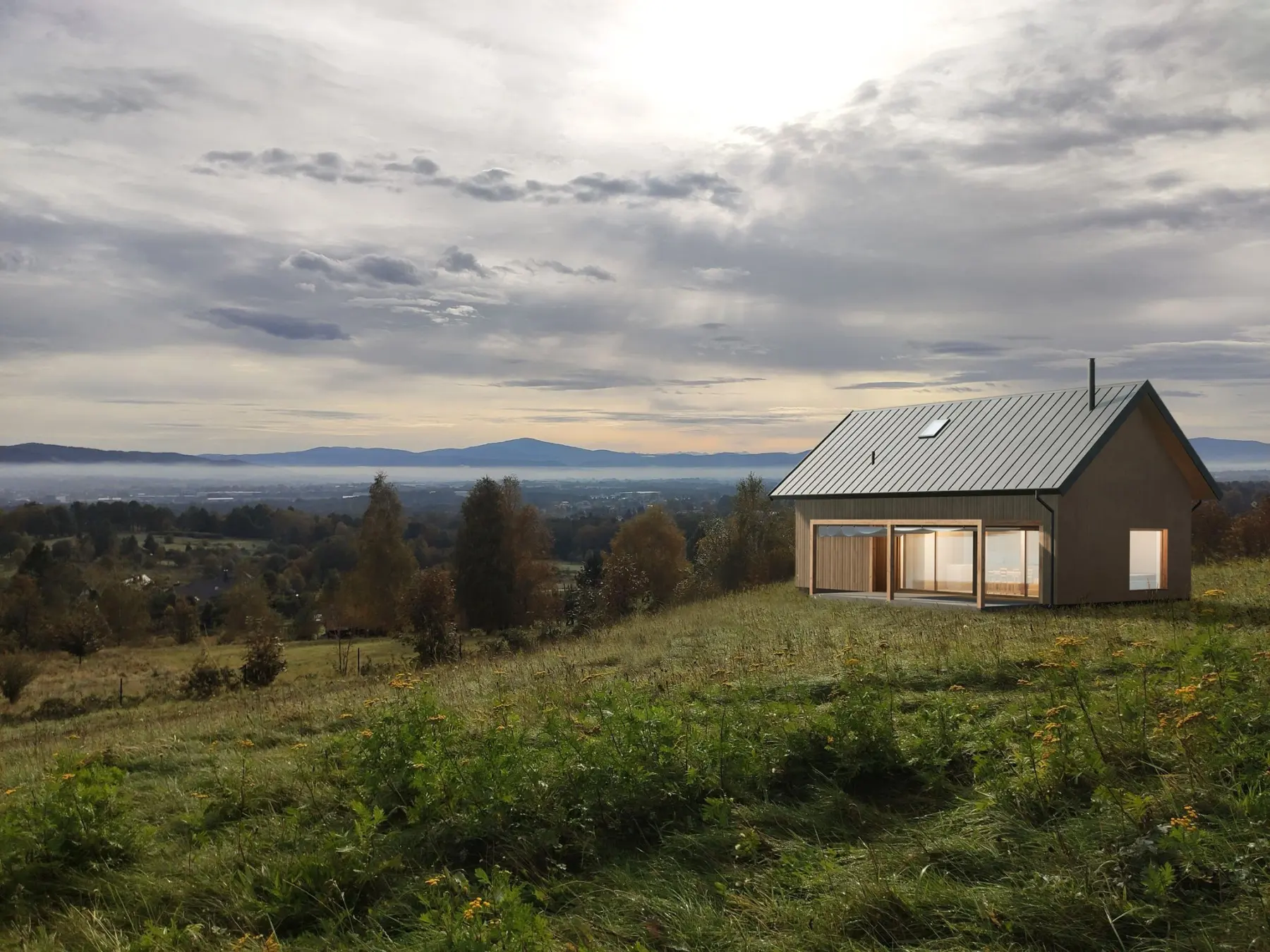 Dom z dwuspadowym dachem na zboczu wzgórza, w tle panorama Beskidów o zachodzie słońca